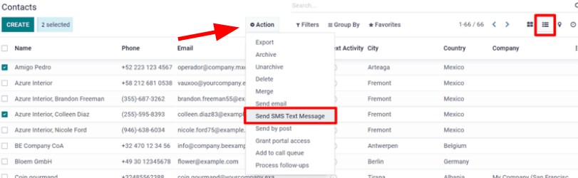 Chọn một số liên hệ, bấm vào Hành động, và chọn Gửi nhiều SMS.